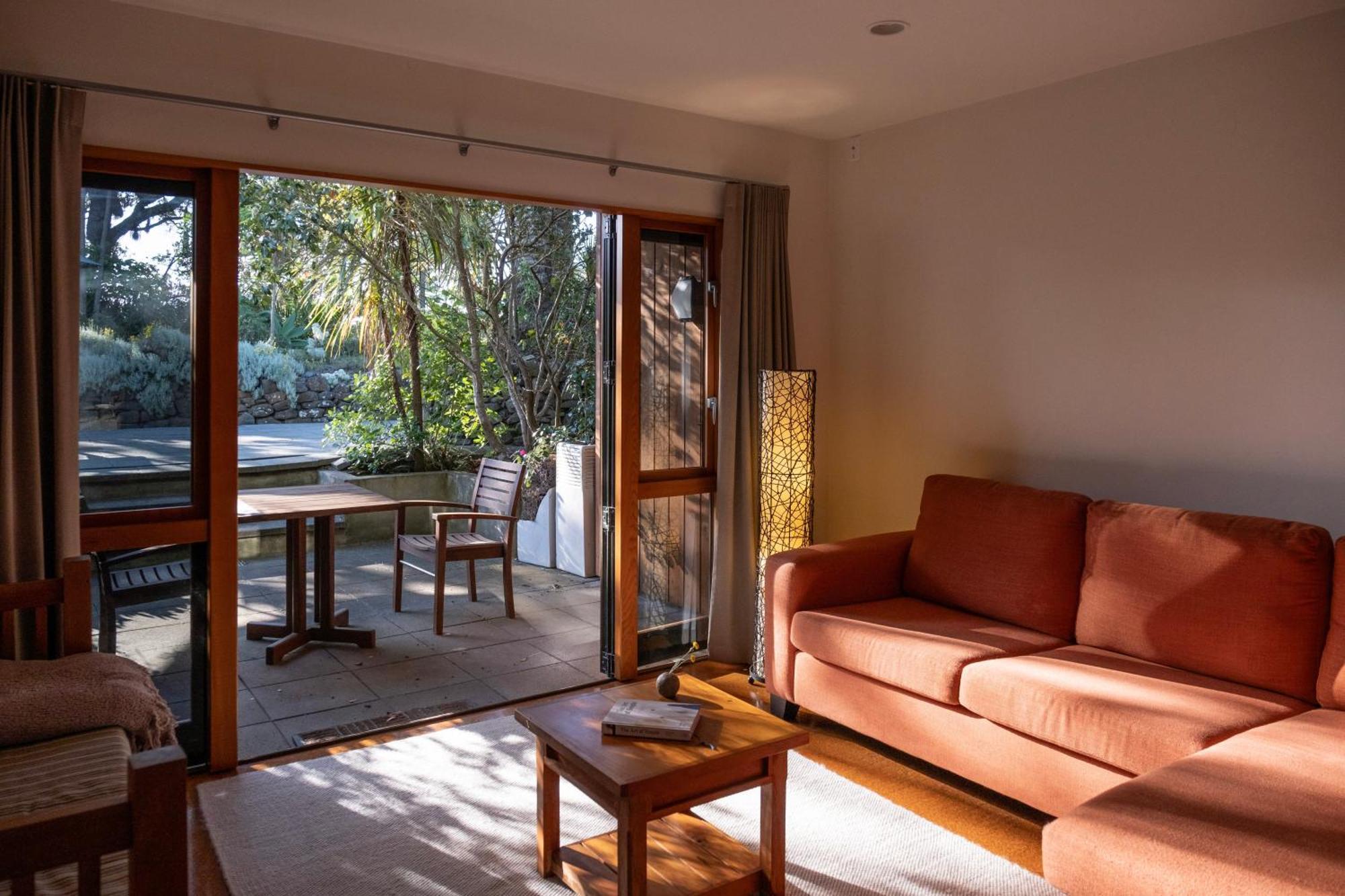Bow Street Apartments & Cottage Raglan Esterno foto