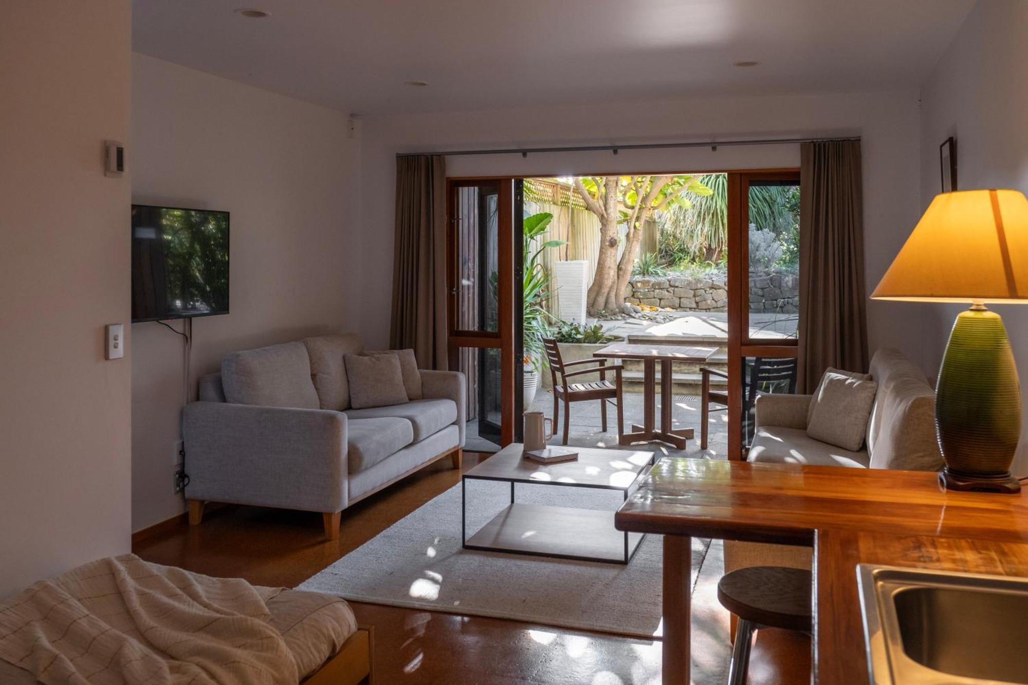 Bow Street Apartments & Cottage Raglan Esterno foto