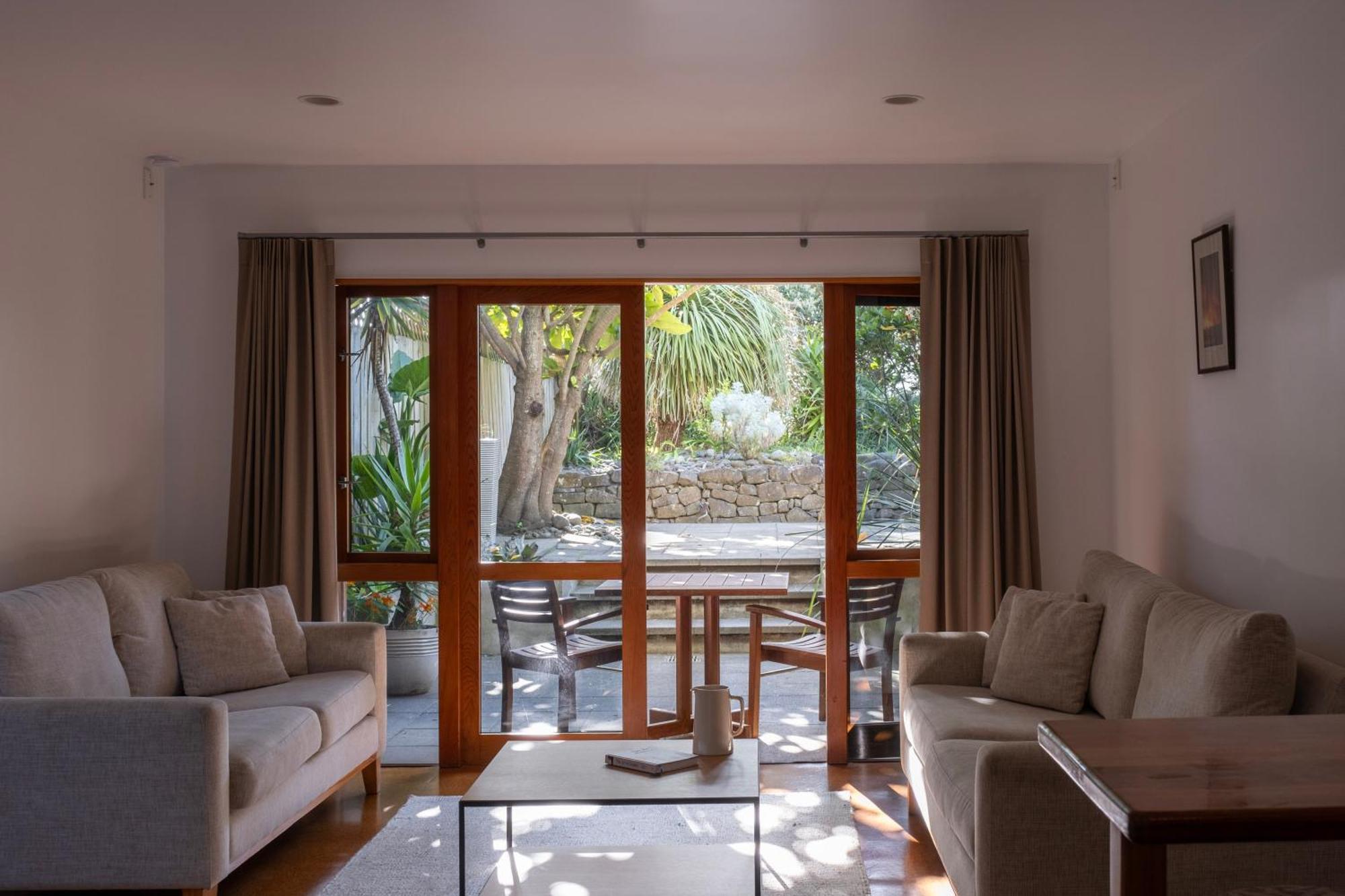 Bow Street Apartments & Cottage Raglan Esterno foto