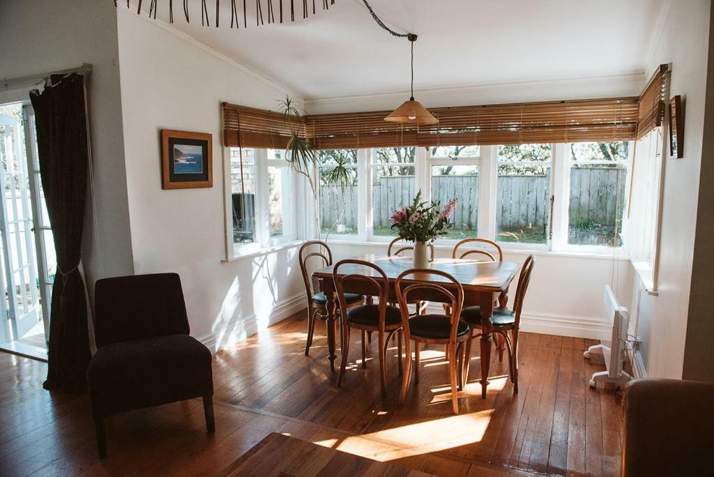 Bow Street Apartments & Cottage Raglan Esterno foto